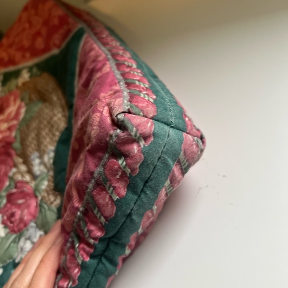 Vintage Quilted Embroidered floral rose tote bag with green trim bag - Picture 5 of 11